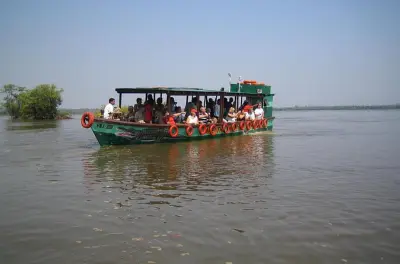 Crocodile spotting & spice plantation tour in Goa