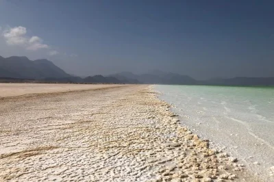 Experience djibouti’s lake assal, salt caravans, and volcanic landscapes on a private day trip with lunch and local guide. includes pickup and all fees.