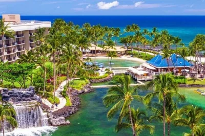 Privater transfer vom hotel in waikoloa oder waimea zum kona international airport. flexible abholung, erfahrener fahrer, passende fahrzeuge für gruppen und einfache buchung.