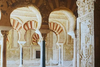 Descubra medina azahara em córdoba com um tour privado, guia local, traslado e entrada no museu incluídos. viva de perto a história da cidade brilhante.
