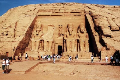 Vivi una crociera di 4 giorni sul nilo da aswan a luxor con guida egittologa, pensione completa e visite a philae, kom ombo, karnak, valle dei re e molto altro.