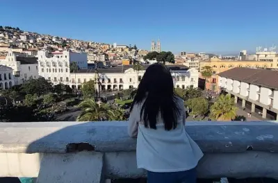 Quito com teleférico e vista do Panecillo