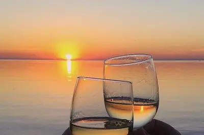 Coucher de soleil à Akamas, vin et baignade au Blue Lagoon