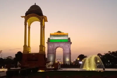 Découvrez delhi la nuit avec un guide local : temples hanuman, gurudwara bangla sahib et india gate. inclus thé, balade en tuk-tuk et eau en bouteille.