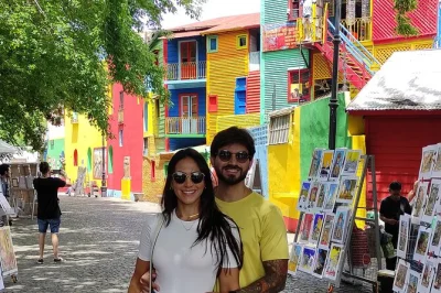 Explore buenos aires com guia local particular, pickup no hotel e paradas flexíveis em pontos como la boca, recoleta e teatro colón. acessível para cadeirantes.