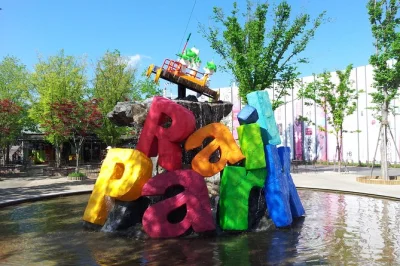 Entdecke nami island, eine malerische rail-bike-tour und wähle zwischen petite france oder dem garden of morning calm – private tagestour ab seoul mit hoteltransfer und eintritt inklusive.