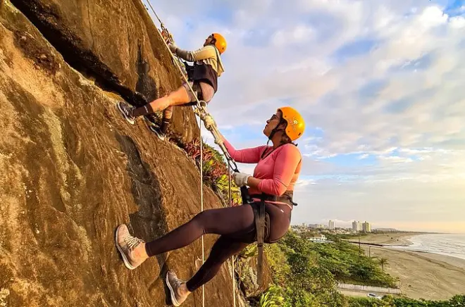 Rappelling at Costão Beach, Santos: 30-meter rock descent