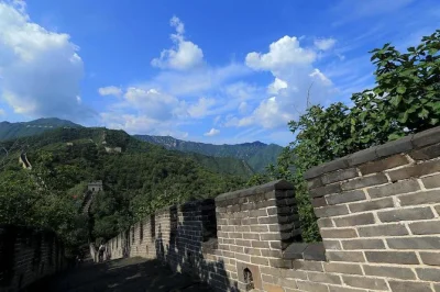 Transfer privato da beijing alla grande muraglia di mutianyu con autista locale, orari flessibili e possibilità di sosta per pranzo. viaggia comodo e senza stress con assistenza biglietti.