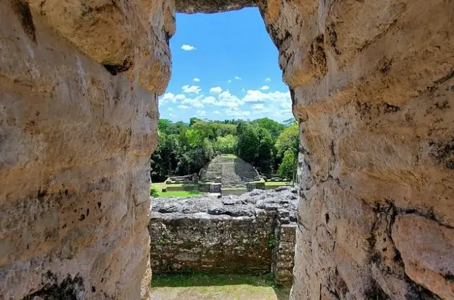 Ruines mayas de Caracol, piscines Rio On et grotte Rio Frio depuis Hopkins