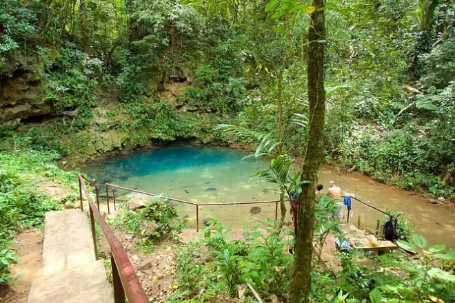 Xunantunich Maya-Ruinen & Blue Hole Tour ab Placencia