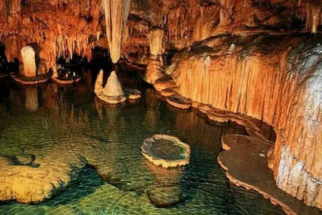 Actun Tunichil Muknal cave tour: 2.5h inside sacred site