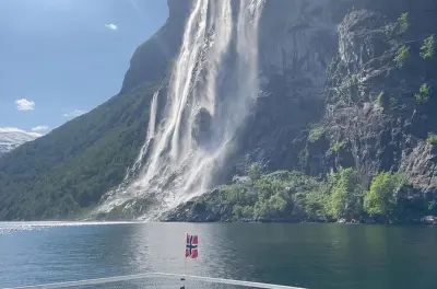 Geiranger fjord: Tour en catamarán y degustación de agua de cascada