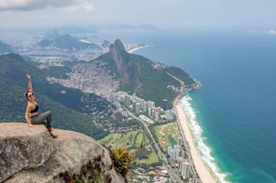 Randonnée pedra da gávea à rio avec un guide local, matériel de sécurité et pauses photos pro. débutants bienvenus, assurance accident incluse.
