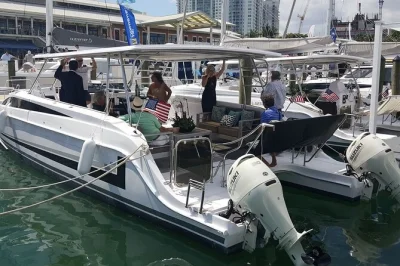 Parti da st. thomas per un tour privato in catamarano alle isole vergini usa, con snorkeling a buck island, bevande a bordo e un equipaggio locale amichevole.