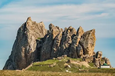 Pink Lake & Candy Cane Mountains: Private Tour in Aserbaidschan