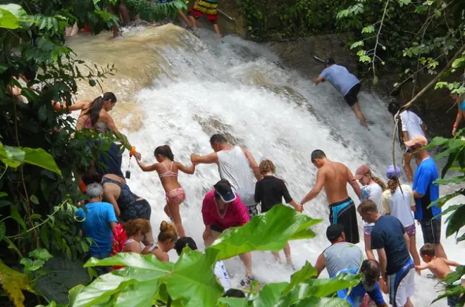 Blue Hole & Dunn’s River Falls: Zwei Wasserfälle an einem Tag
