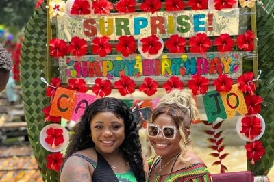 Disfruta un paseo en balsa de bambú por el río lethe cerca de montego bay, masaje de pies con piedra caliza, agua de coco fresca y compras en la animada hip-strip. incluye recogida en hotel.