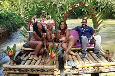 Rafting no rio Lethe em Montego Bay com massagem de calcário