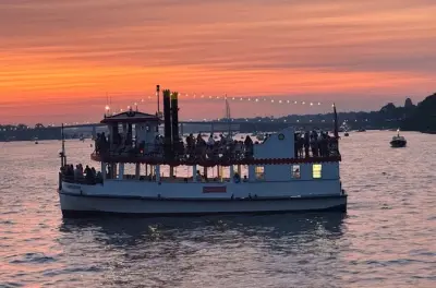Annapolis Sunset Cruise: Harbor views with live guide