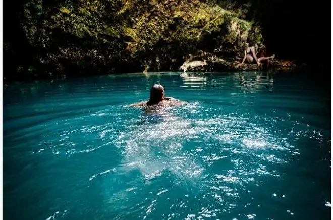 Blue Hole Mineral Spring desde Montego Bay: Nada y salta