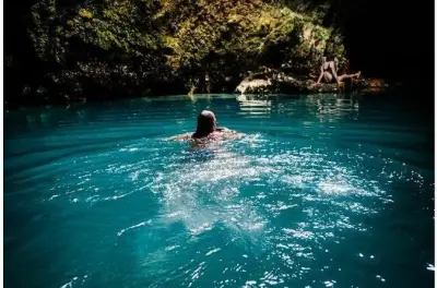 Blue Hole mineral spring depuis Montego Bay : Baignade et plongeon