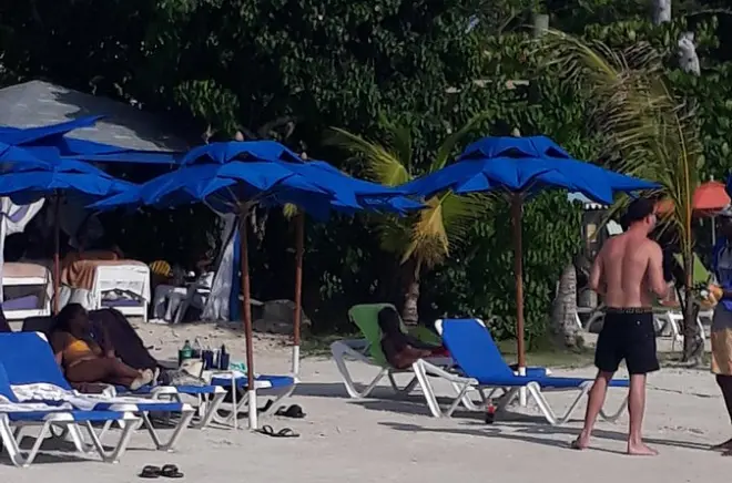 Montego Bay nach Negril Privattour: Cliff Diving bei Rick's Café