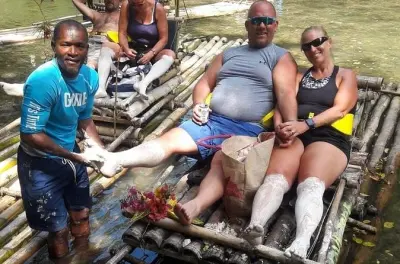 Bambusrafting auf dem Great River bei Montego Bay mit Handfloß