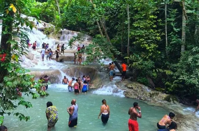 Dunns River Falls & River Tubing ab Montego Bay: Private Tour