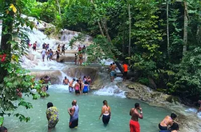Dunns River Falls e tubing sul fiume da Montego Bay: Tour privato