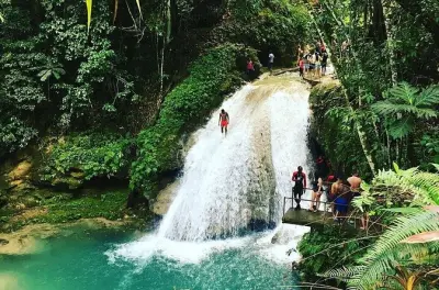 Blue Hole privado de Montego Bay: Nade em piscinas tropicais