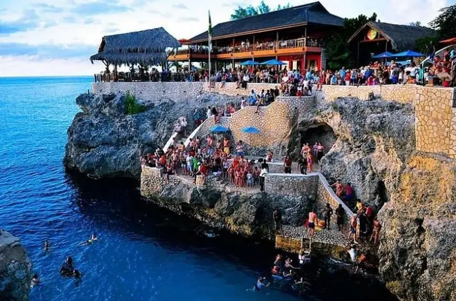 Blue Hole Mineral Spring em Montego Bay: Natação e mergulho