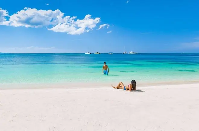 Snorkel em Seven Mile Beach: Tour privado com traslado do hotel