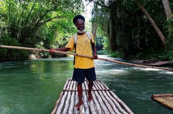 Rio Nuevo Bambusfloßfahrt & Dunn's River Falls auf Jamaika
