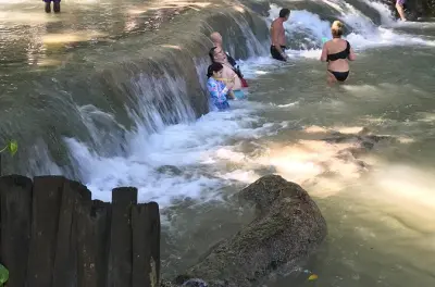 Blue Hole & Dunn's River Falls ab Montego Bay