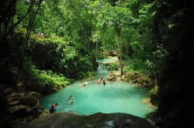Cachoeira Dunn's River Falls e Blue Hole: Suba com guia