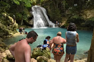Blue Hole & Secret Falls Tagesausflug ab Montego Bay – ohne Anstehen