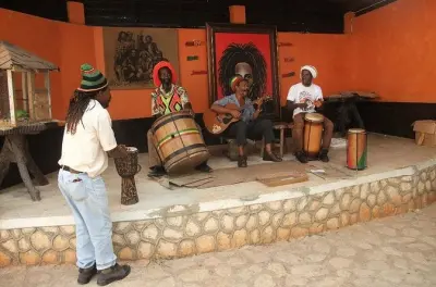 Bob Marley Nine Mile, Blue Hole e Secret Falls tour privato