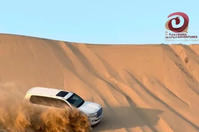 Vivi un safari privato nel deserto da doha con guide locali, seggiolini per bambini, acqua in bottiglia e orari flessibili. include il pick-up e tutta l’attrezzatura necessaria.