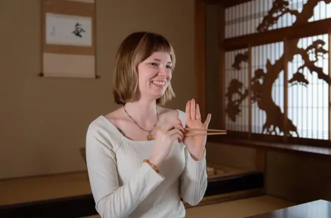 Nara Chopstick-Schnitzkurs: Yoshino-Zeder schnitzen