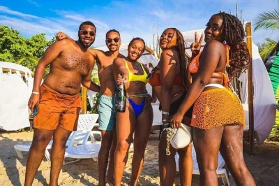 Descubre las islas del rosario desde cartagena: tour de día completo con snorkel, guía local, almuerzo y recogida en hotel para una escapada sin complicaciones.