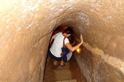 Scopri la storia della guerra in vietnam partendo da hue con una guida locale, visita i tunnel di vinh moc, il ponte hien luong e goditi soste flessibili con il trasferimento dall’hotel incluso.
