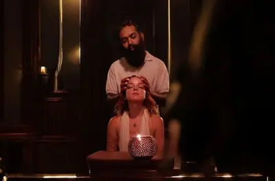 Ella Ayurvedic Spa: Ganzkörpermassage mit warmem Kräuteröl