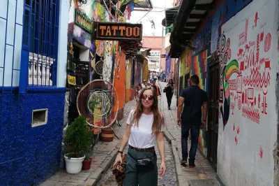 Entdecke bogotá vom monserrate aus, besuche das museo del oro und das botero museum mit lokalem guide. inklusive privatem transport, snacks und abholung für einen entspannten tag.