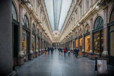 Explore brussels’ grand place, manneken pis, and more with a local driver. includes hotel pickup, flexible stops, and insider stories for an easy city experience.