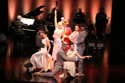 Viva a experiência do tango ao vivo em buenos aires no teatro astor piazzolla, desfrute de um jantar de 3 pratos com vinho e evite filas para uma noite inesquecível.