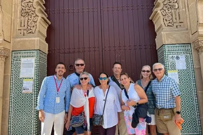 Von marbella aus mit einem lokalen guide nach tanger übersetzen, kamelritt am atlantikstrand, die medina entdecken & authentisches marokkanisches mittagessen genießen. inkl. abholung & fähre.