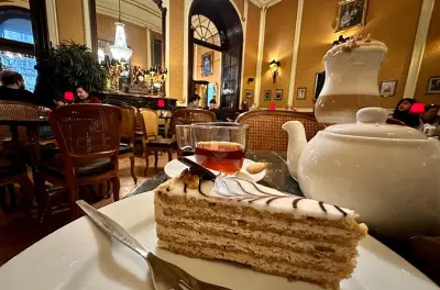 Budapest coffee houses and desserts: Private tour with tastings