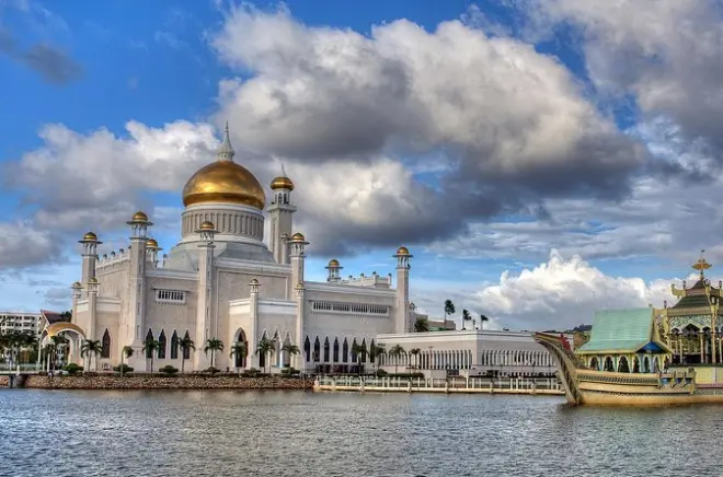 Bandar Seri Begawan: Museo real, palacio y pueblo sobre el agua