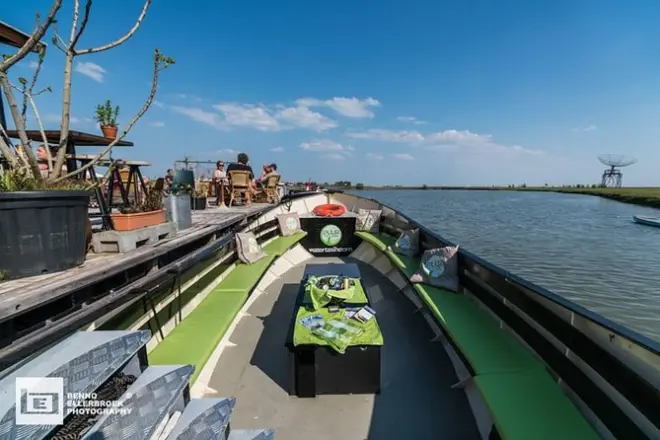 Hoorn canal transfer: Guided cruise to bus terminal
