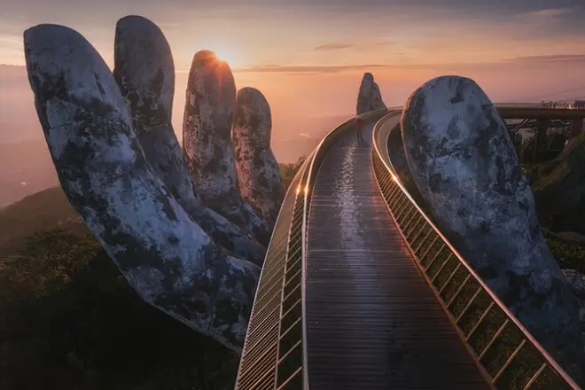 Ponte Dourada e Ba Na Hills com teleférico saindo do porto Tien Sa